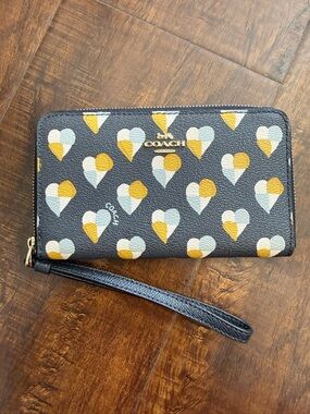 Coach Wristlet with Yellow, light blue, and White Hearts print.